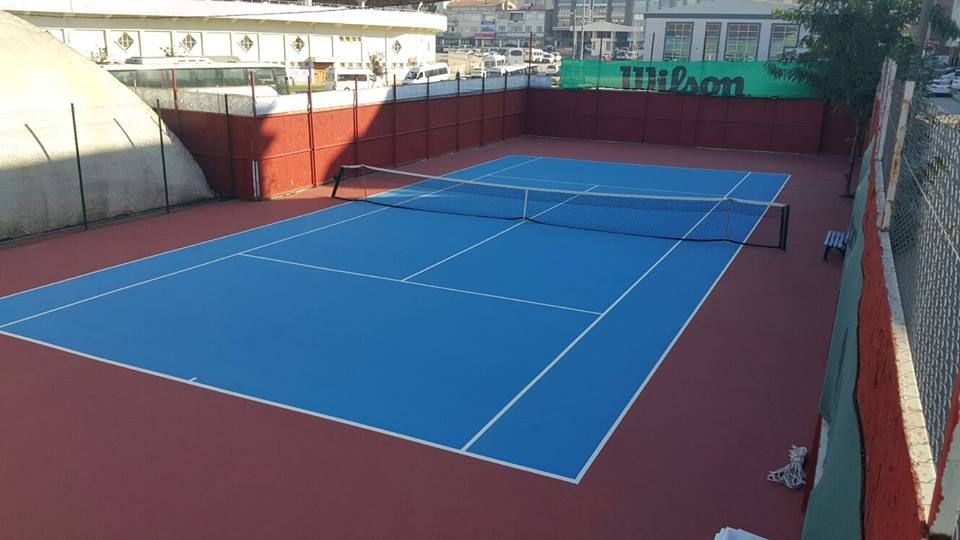 Mavi zeminli açık sert kort